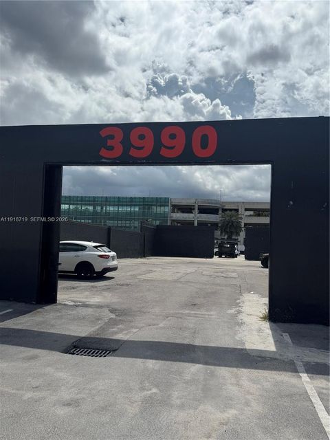 3990 NW 26th St Miami FL 33142