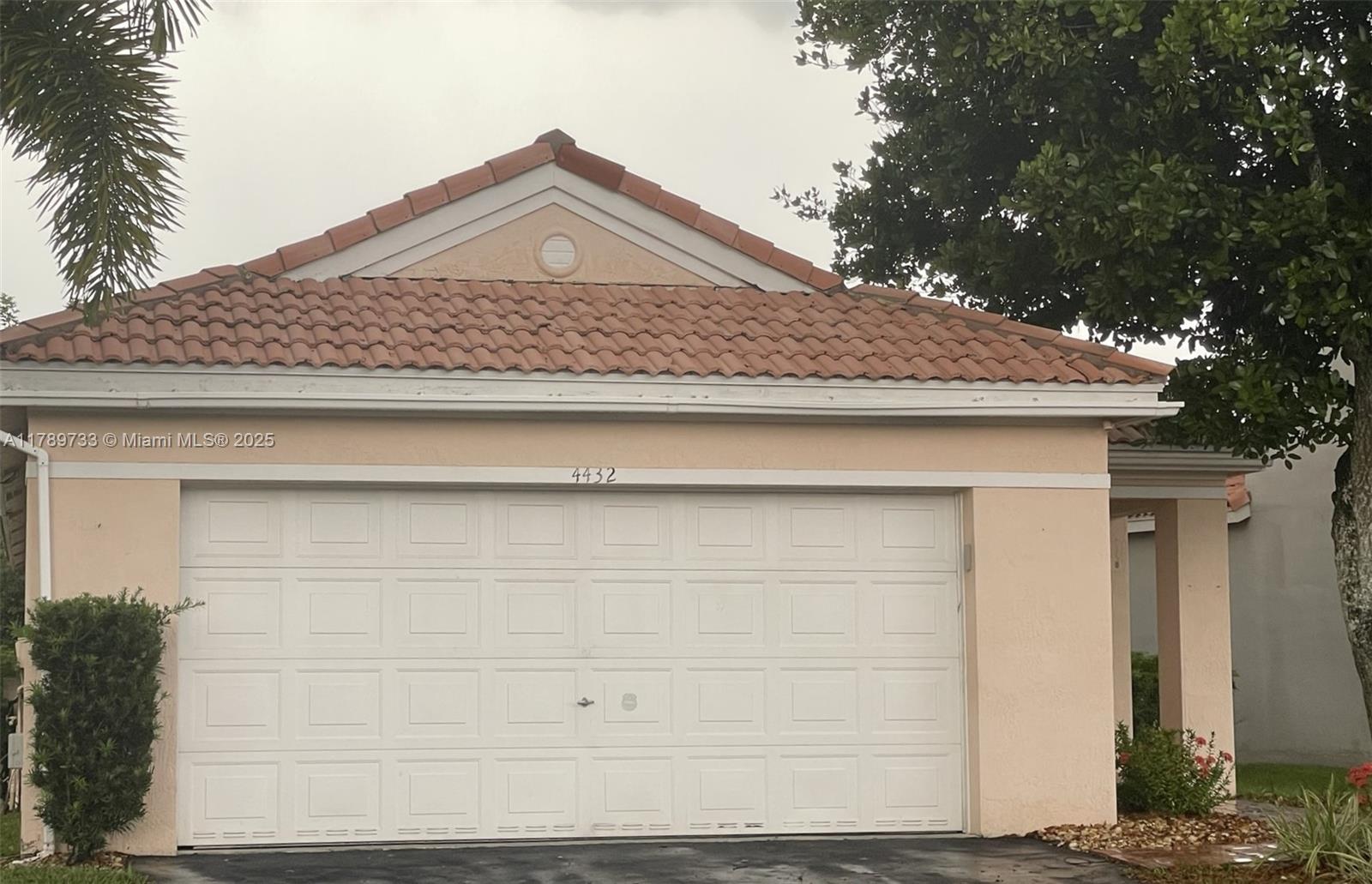 Rental Property at 4432 Dogwood Cir 4432, Weston, Broward County, Florida - Bedrooms: 3 
Bathrooms: 2  - $4,000 MO.