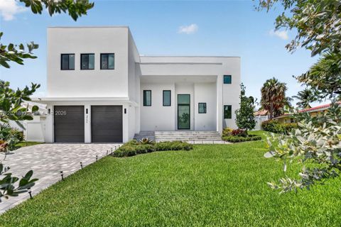 Tiny photo for 2751 NE 22nd Ct, Pompano Beach, FL 33062 (MLS # A12021895)