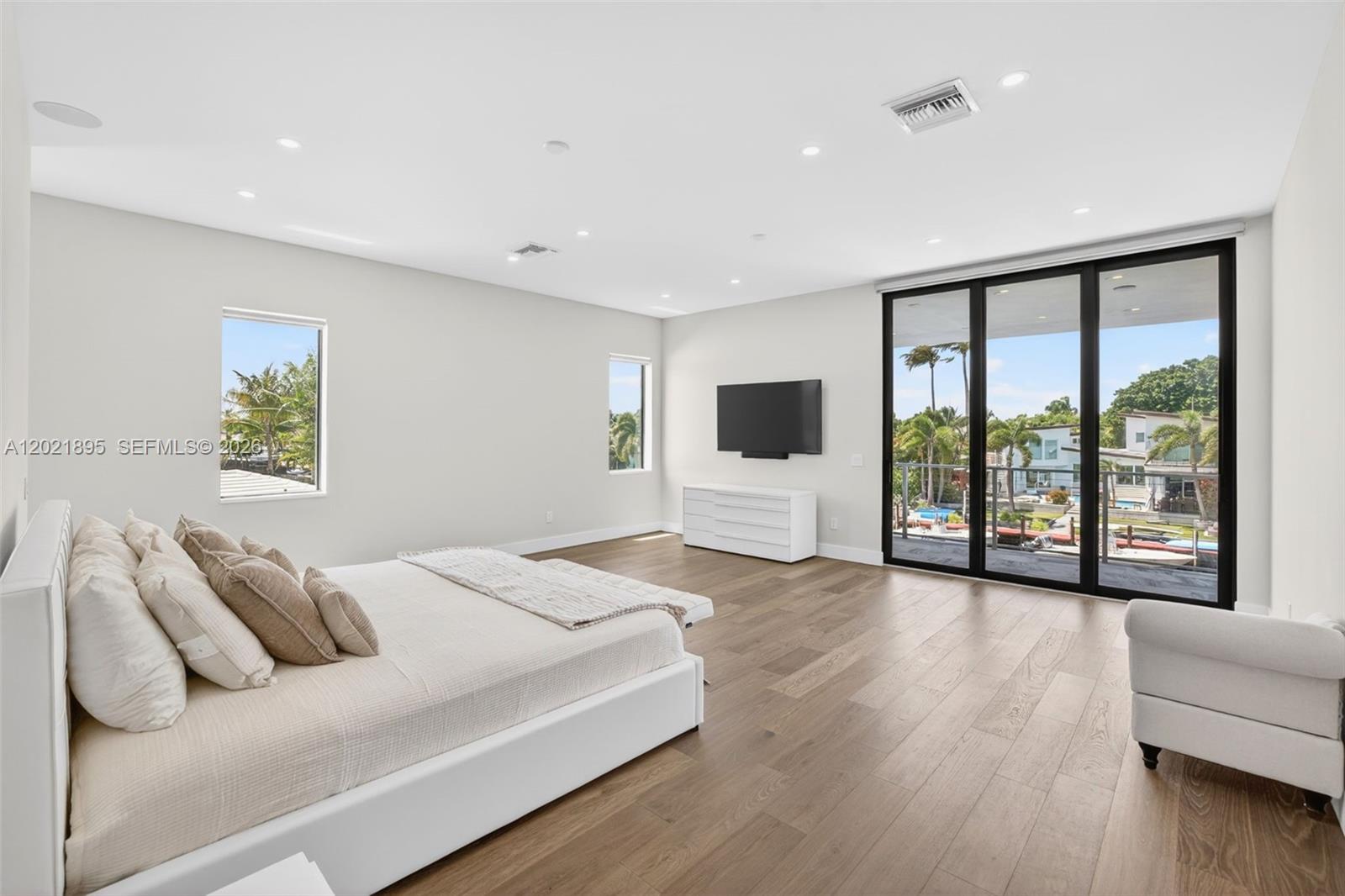 HILLSBORO HARBOR UNIT - Residential