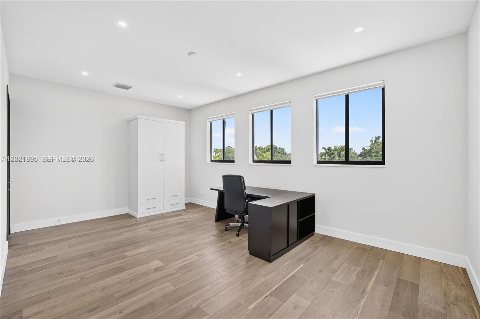 HILLSBORO HARBOR UNIT - Residential