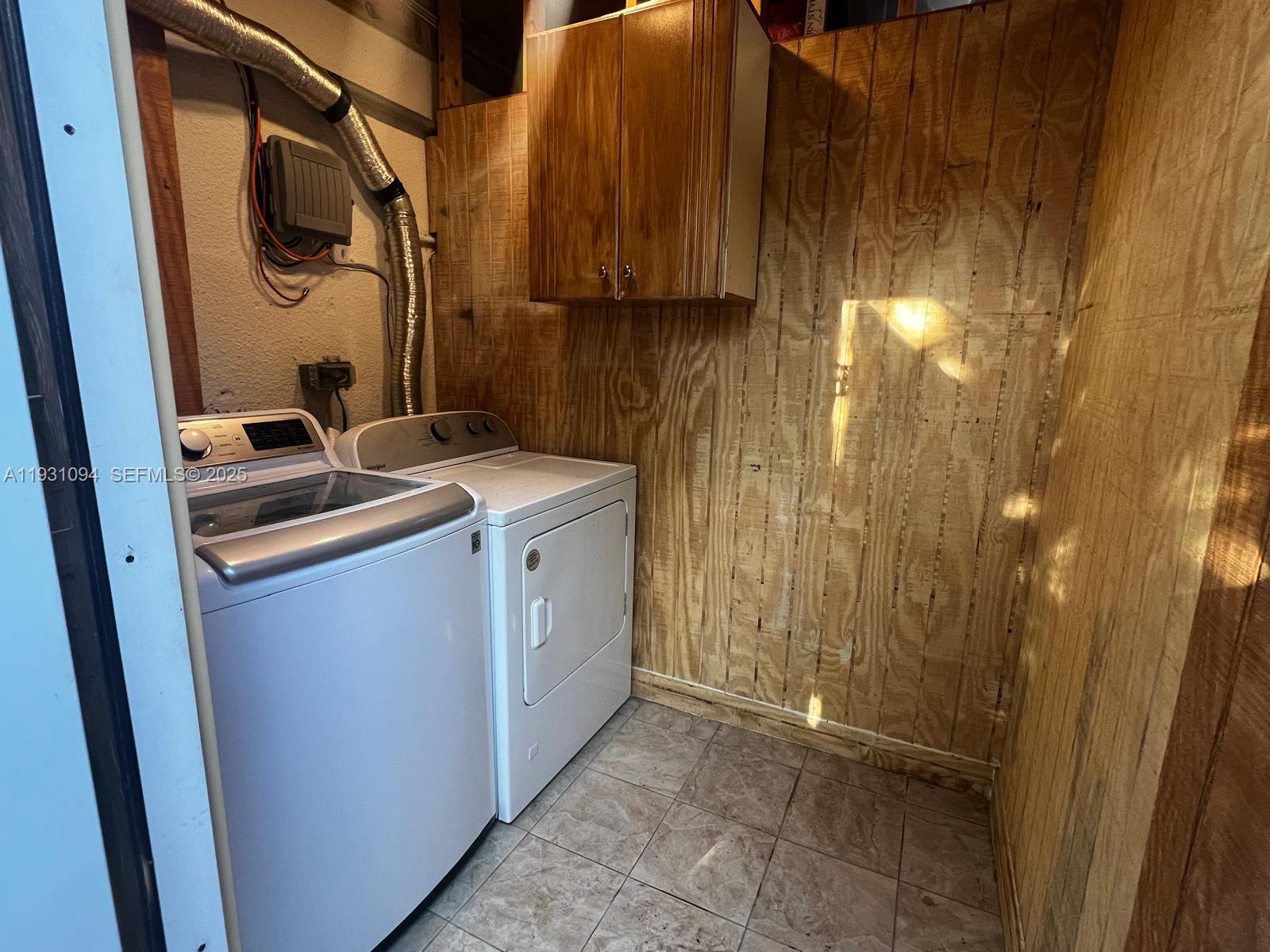 PALM SPRINGS NORTH SEC S - Residential Lease