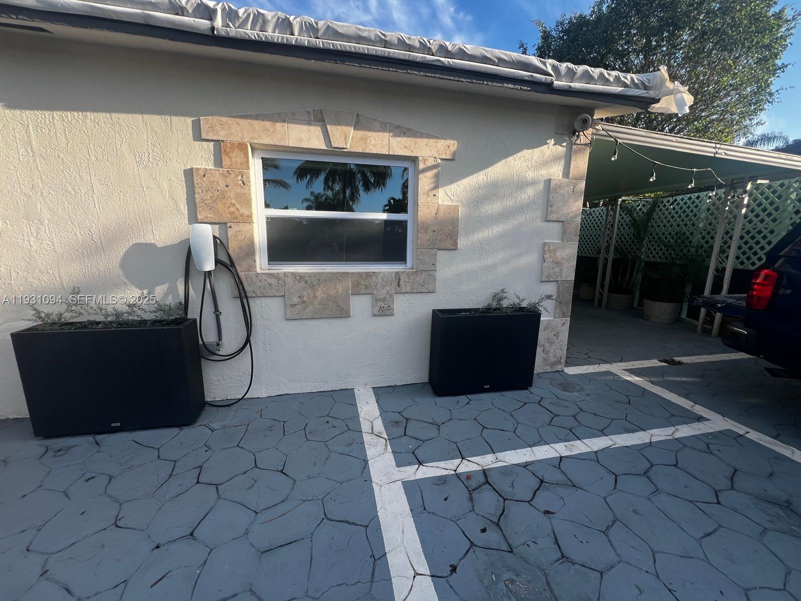 PALM SPRINGS NORTH SEC S - Residential Lease