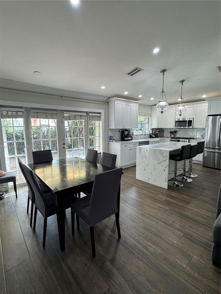 PATIO HOMES OF DORAL PINE - Residential