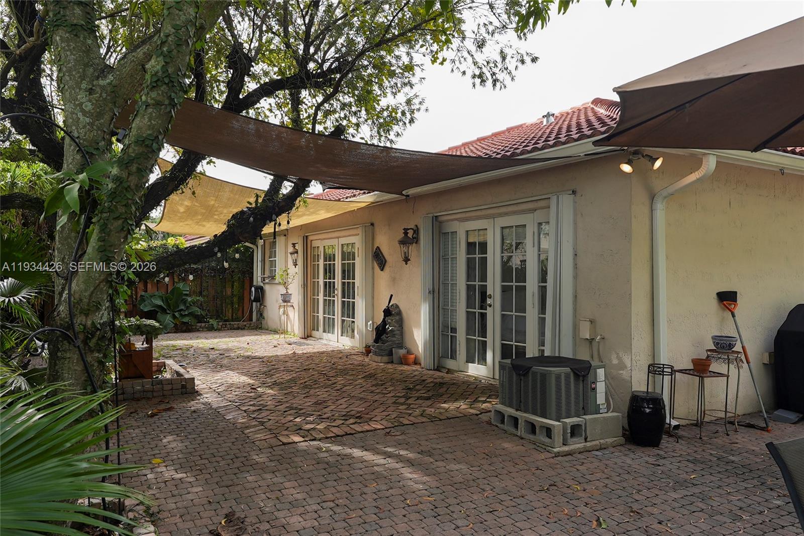 PATIO HOMES OF DORAL PINE - Residential