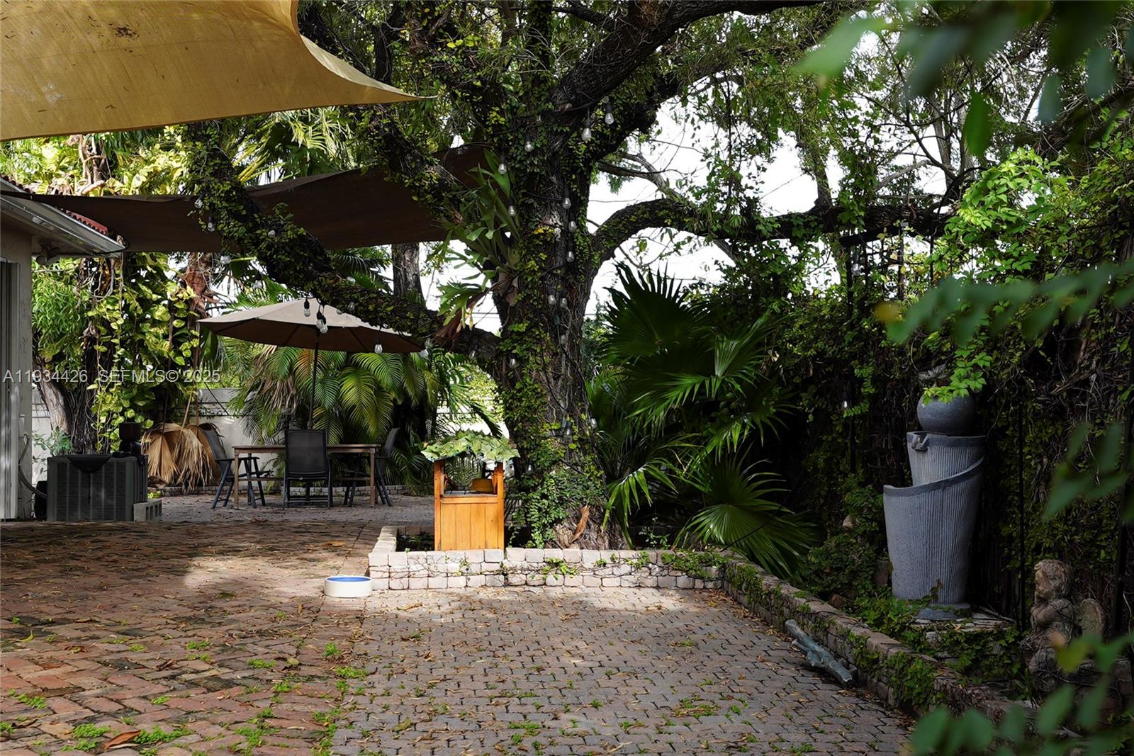 PATIO HOMES OF DORAL PINE - Residential