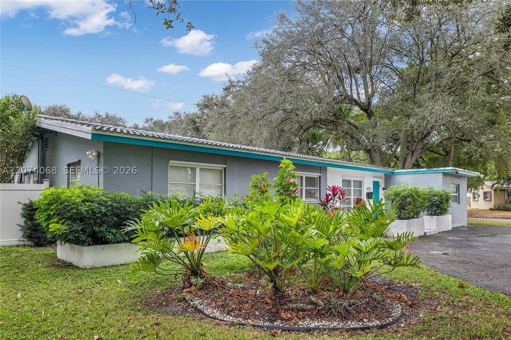Photo of 5712 Monroe St, Hollywood, FL 33023 (MLS # A12074068)
