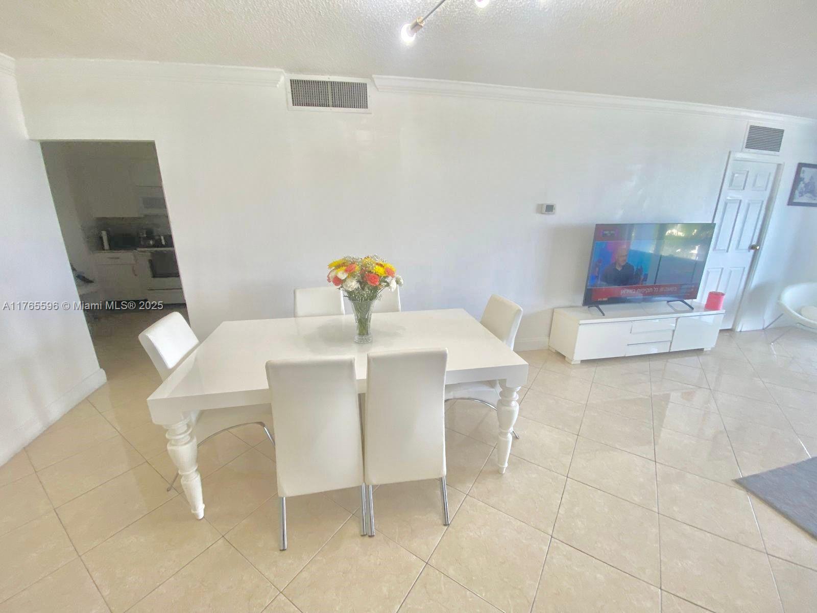 9801 Collins Ave 8M