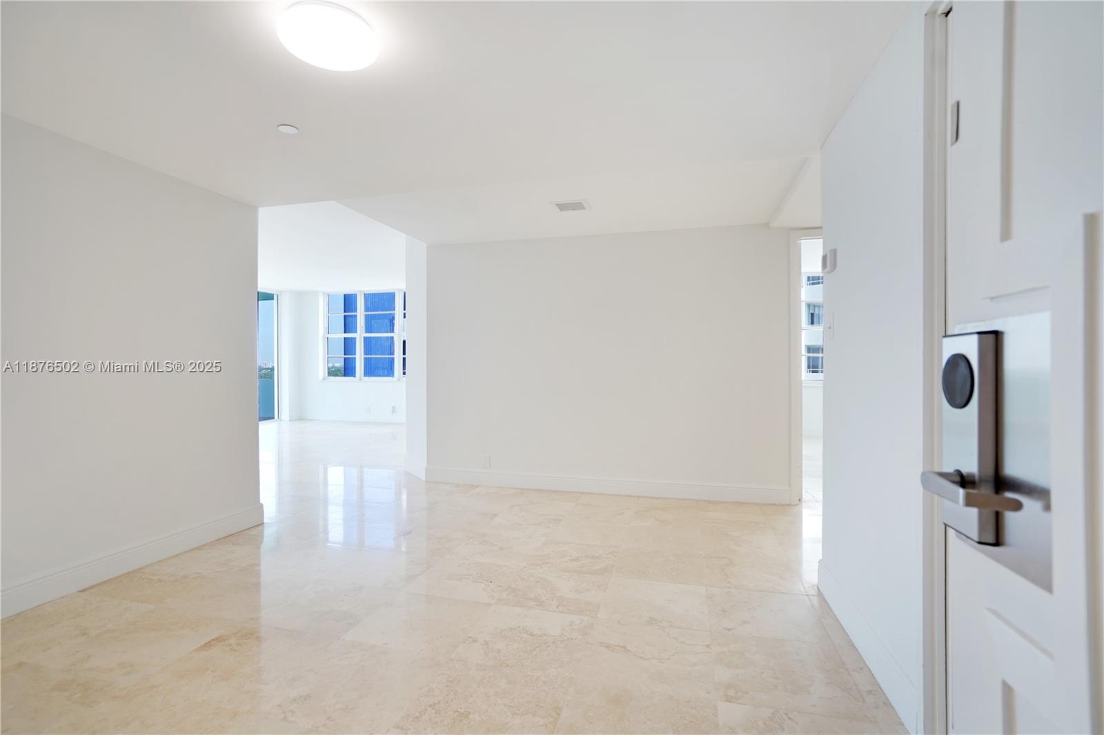5101 Collins Ave 14B