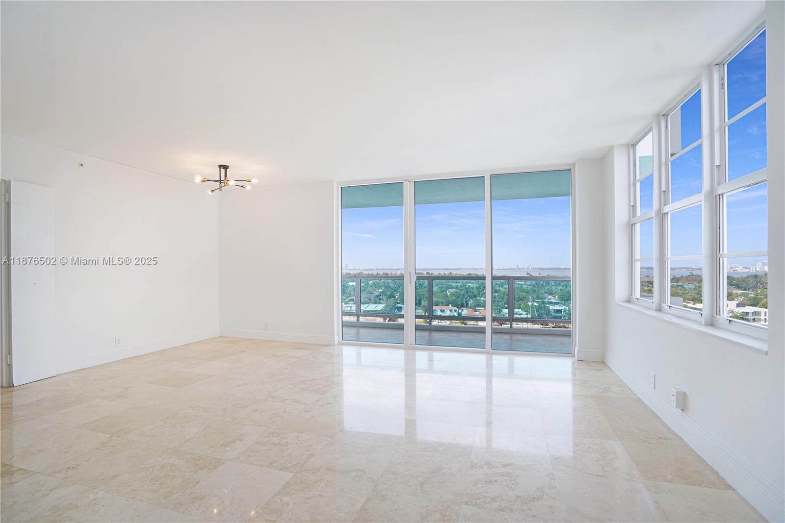 5101 Collins Ave 14B