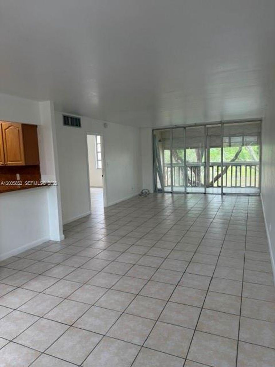 2bedrooms 2 bathrooms each window looks at a lake view tiled updated bathrooms ready to move in
the main door opens to a lakeview happy view from each window distinguished beautiful location must see