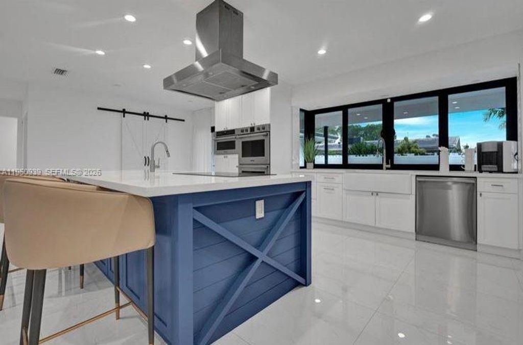 Photo of Hollywood, FL 33021 (MLS # A11950939)