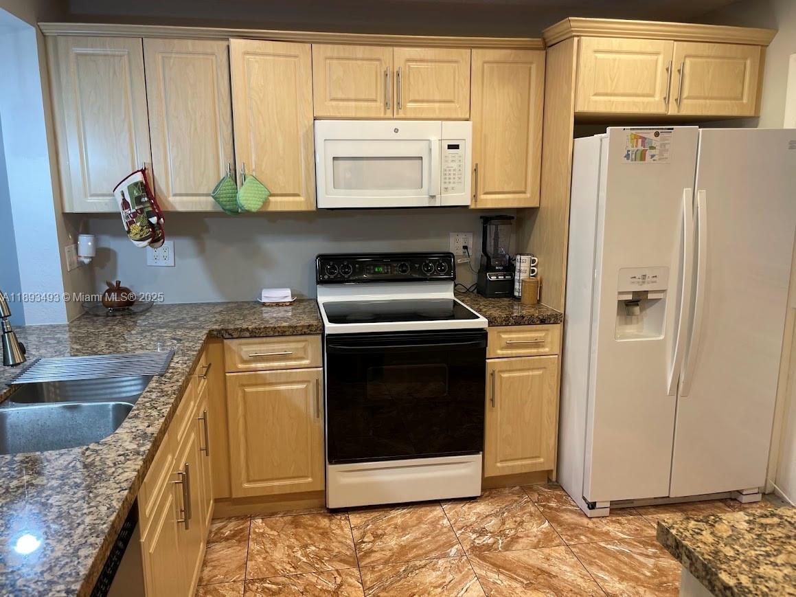 ARROWHEAD CONDO NO V - Residential Lease
