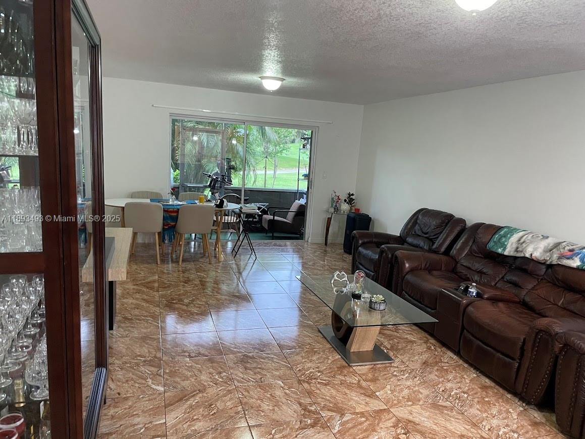 ARROWHEAD CONDO NO V - Residential Lease