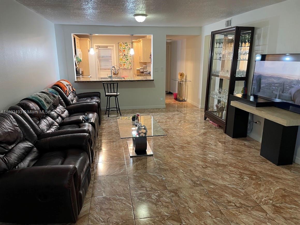 ARROWHEAD CONDO NO V - Residential Lease