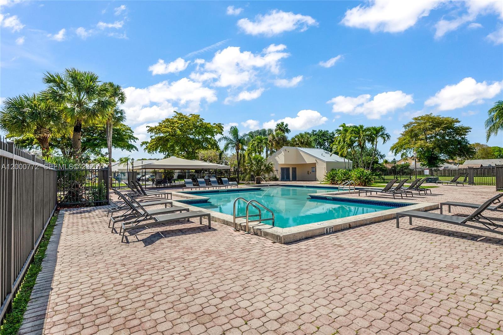 VILLAS OF DEERWOOD REPLAT - Residential