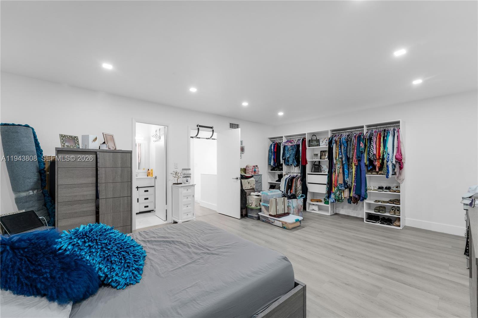 LAKE LAURA CONDO NO 2 - Residential