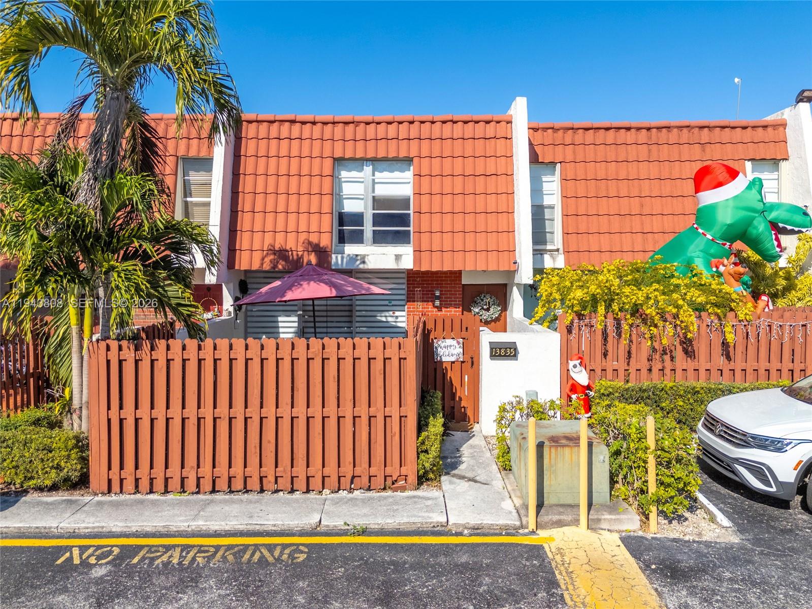 LAKE LAURA CONDO NO 2 - Residential