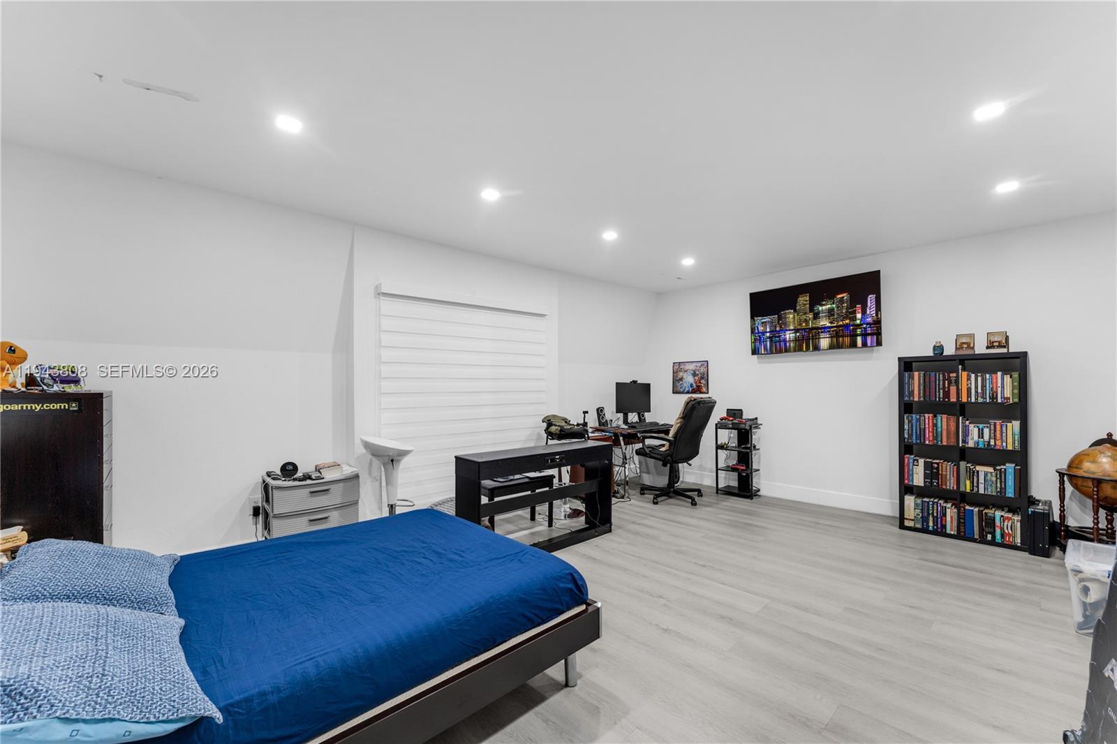 LAKE LAURA CONDO NO 2 - Residential