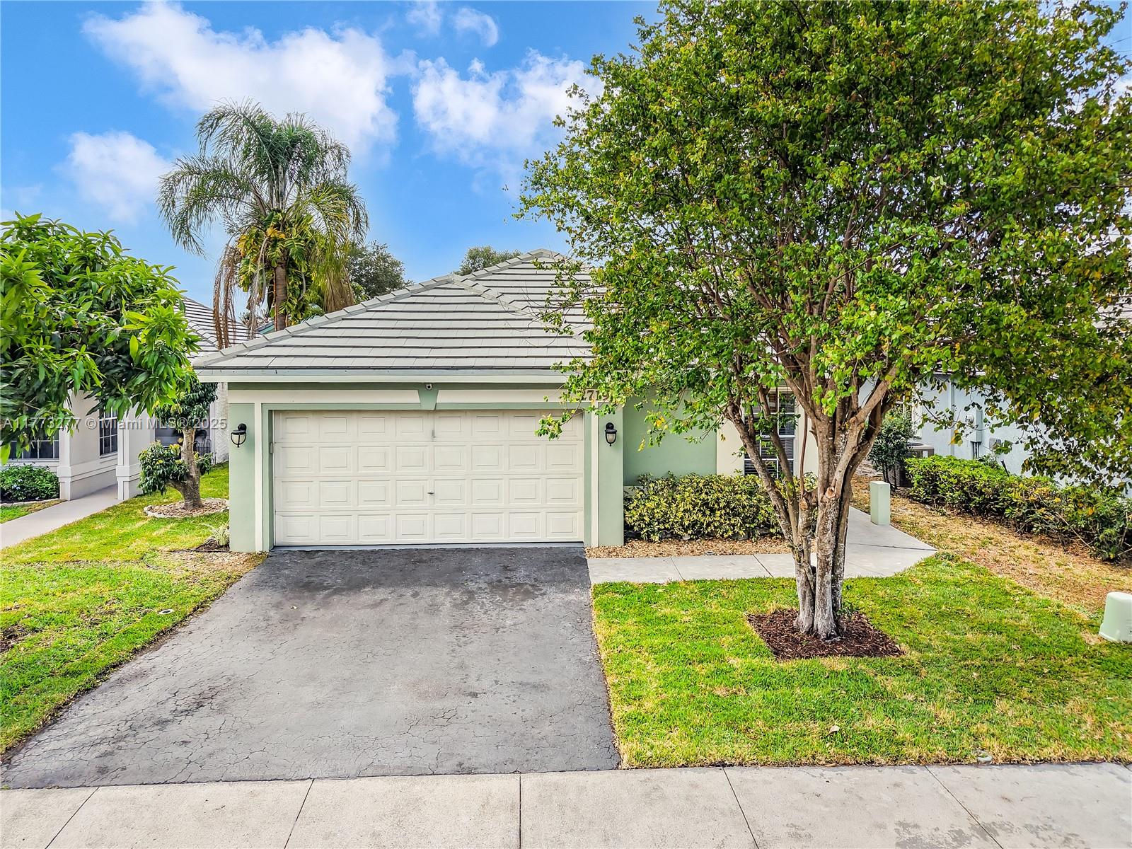 Property for Sale at 2719 Arrowwood Ct, Davie, Broward County, Florida - Bedrooms: 3 
Bathrooms: 2  - $589,333