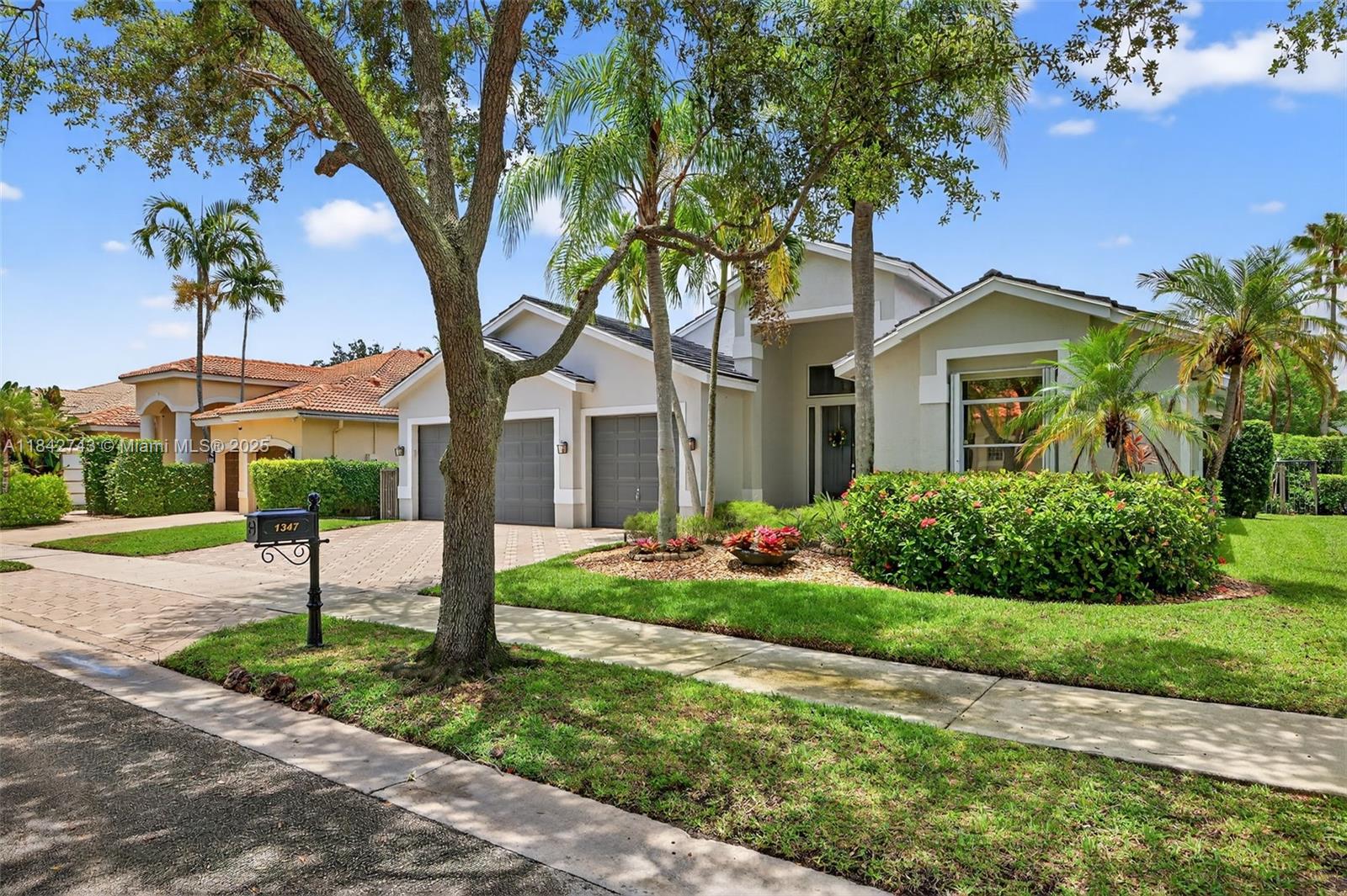 1347 Ginger Cir, Weston, FL, 33326/$1,090,000 2 1347 Ginger Cir