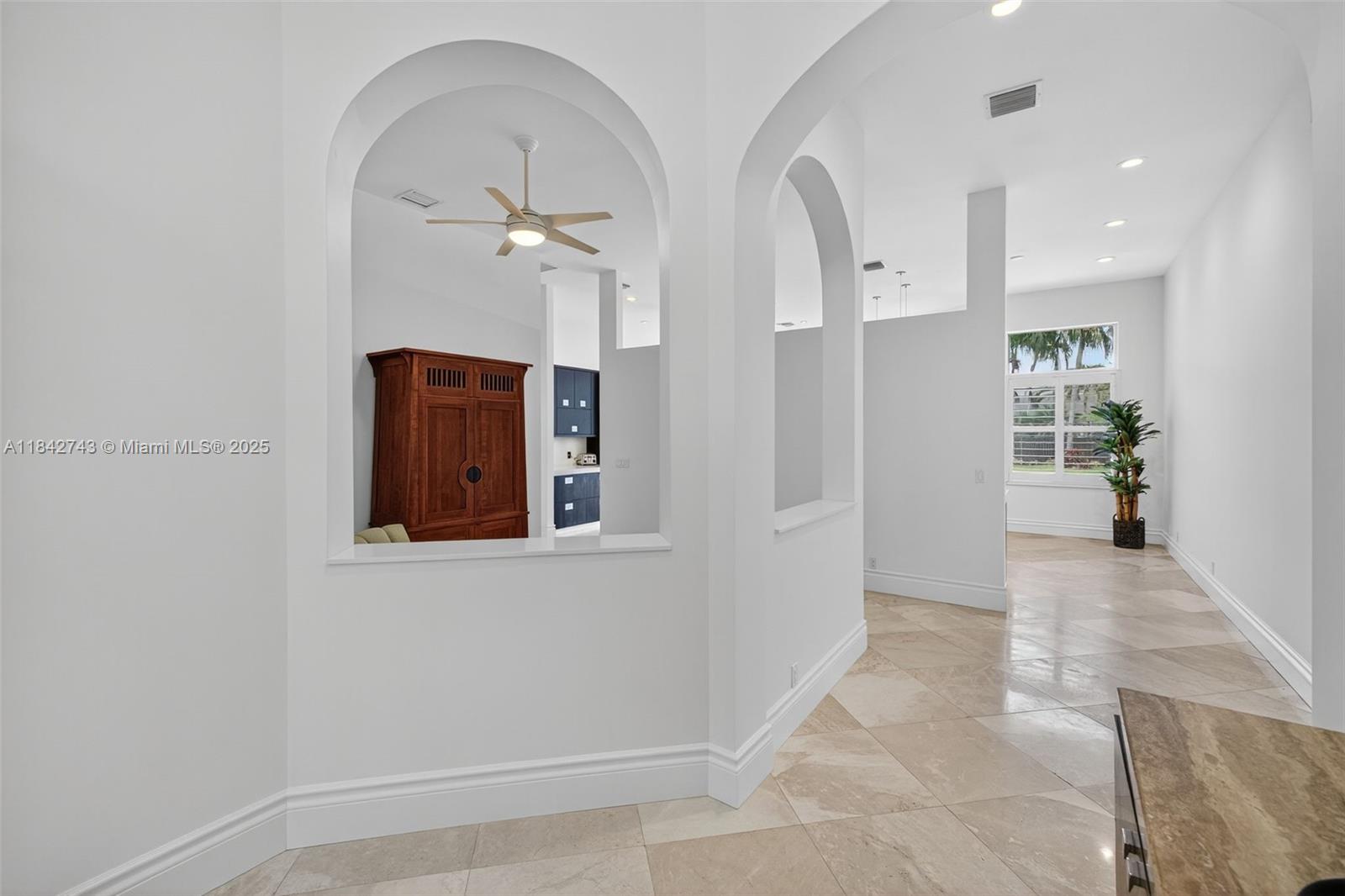 1347 Ginger Cir, Weston, FL, 33326/$1,090,000 4 1347 Ginger Cir
