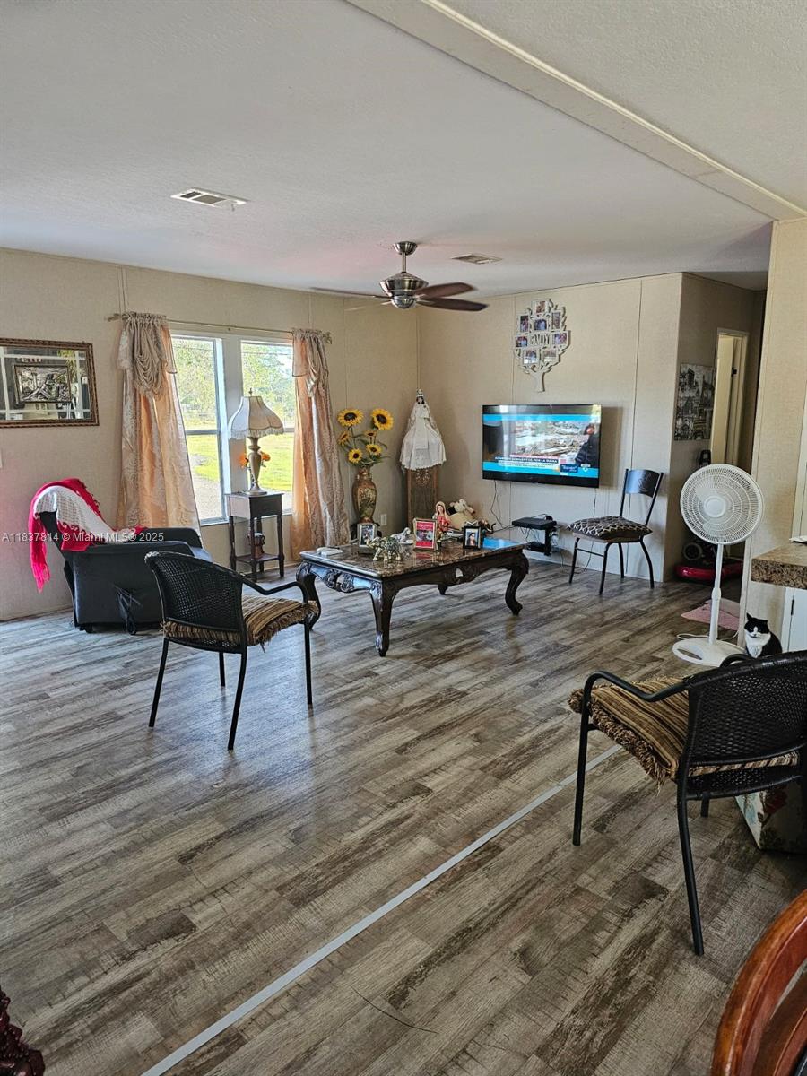 648 Avenida del Sur, Clewiston, FL, 33440/$499,000 3 648 Avenida del Sur