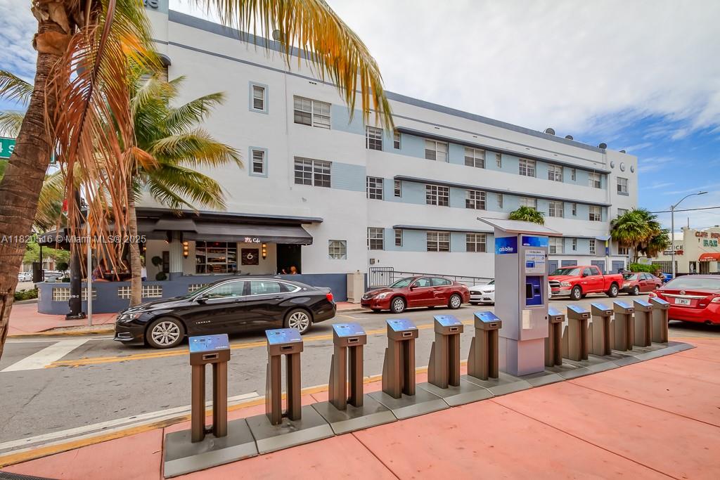 1360 Collins Ave 303