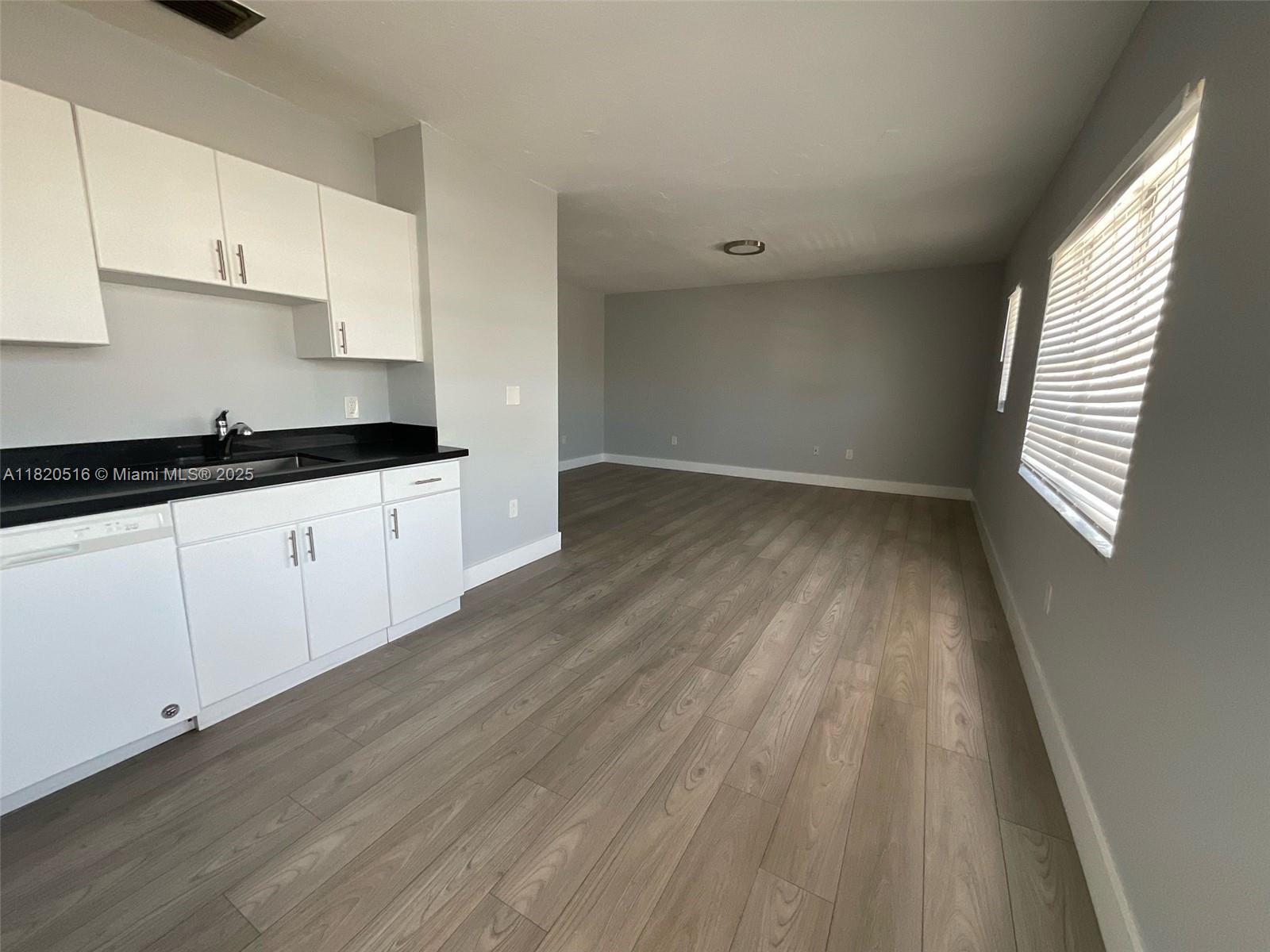1360 Collins Ave 303