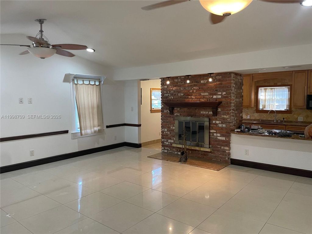 Photo of 258 SW 1st Ct #HOUSE, Dania Beach, FL 33004 (MLS # A11998709)