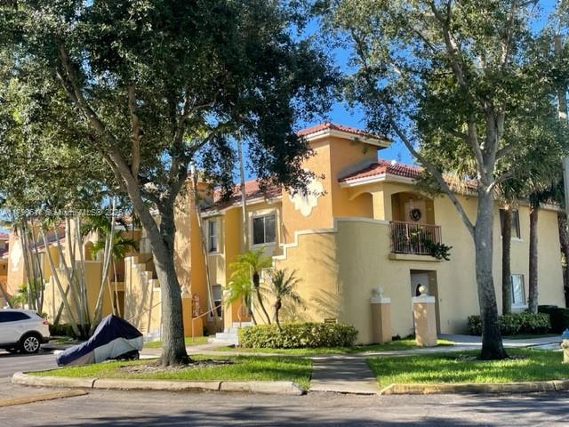 650 Nw 78th Ter 104, Pembroke Pines, Miami-Dade County, Florida - 3 Bedrooms  
2 Bathrooms - 