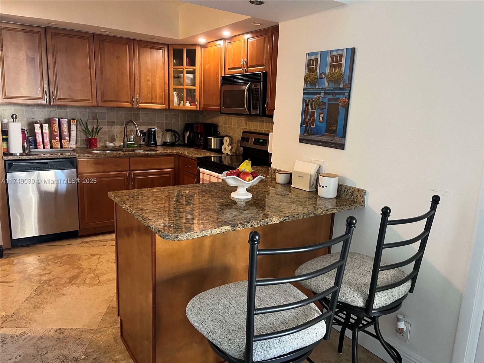 HAMPTONS WEST CONDO - Residential