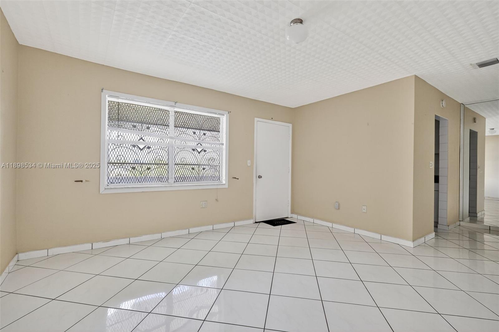 MAR-LEN GARDENS NO 11 COR - Residential