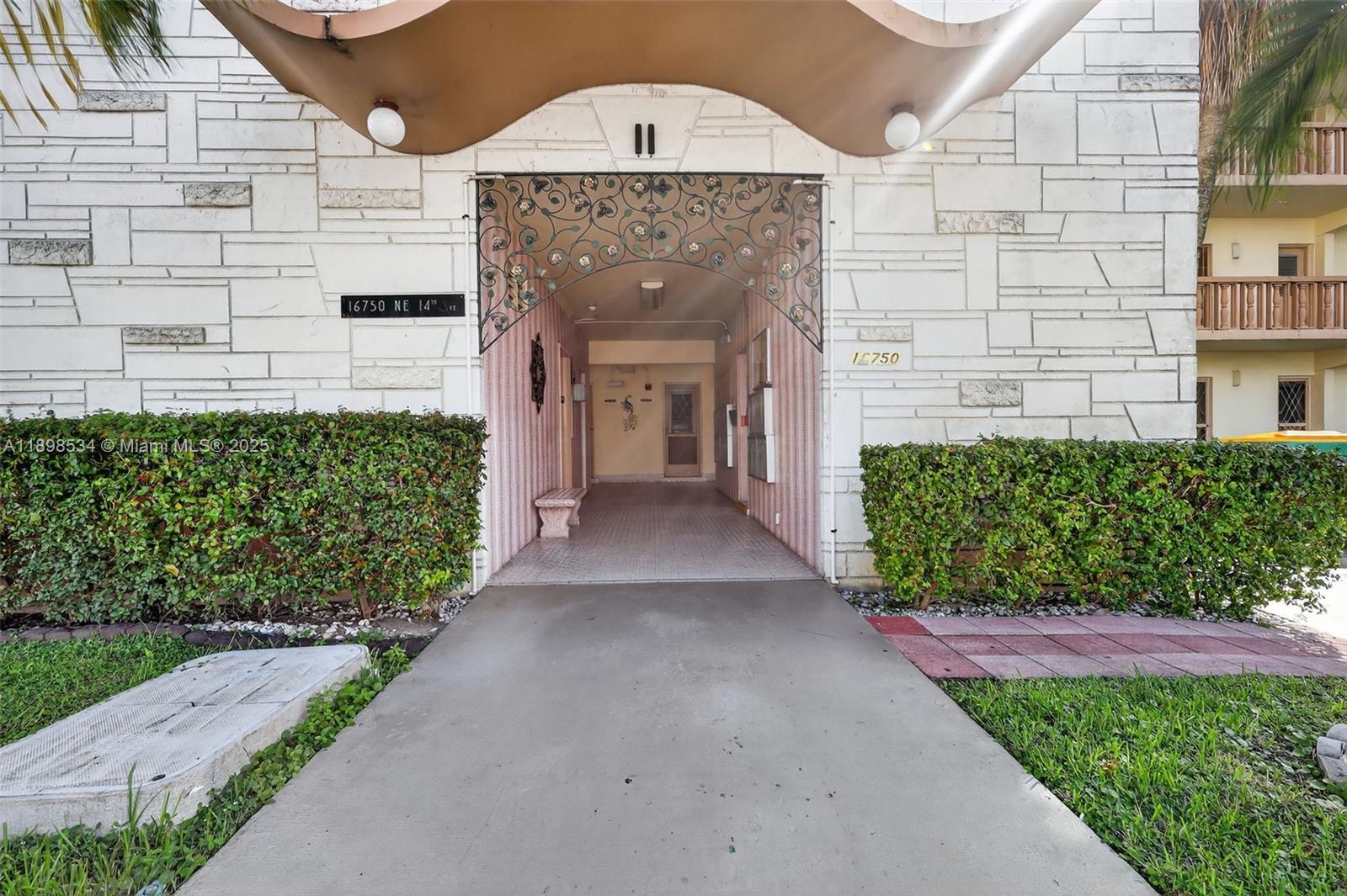 MAR-LEN GARDENS NO 11 COR - Residential