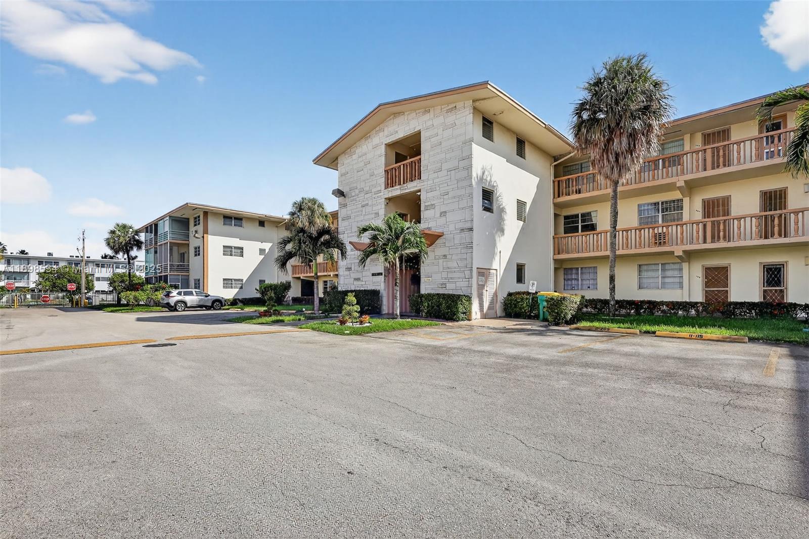 MAR-LEN GARDENS NO 11 COR - Residential