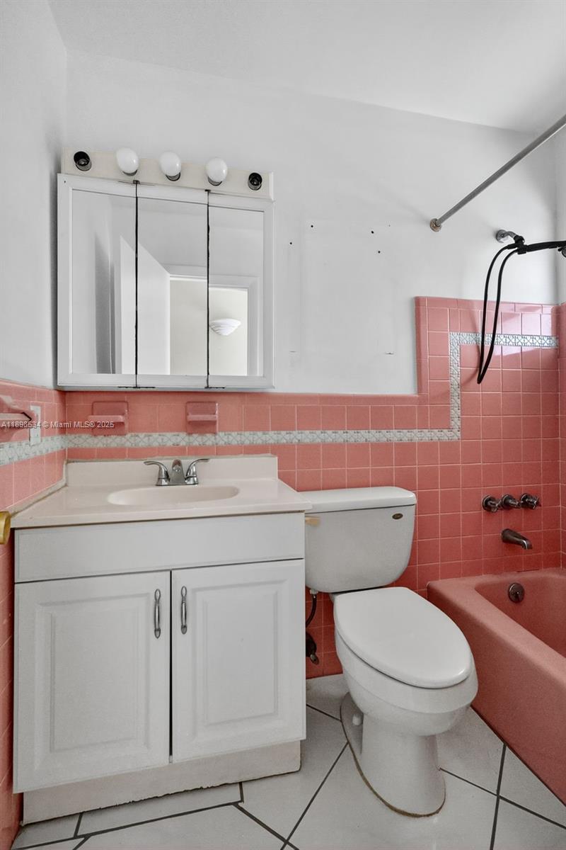 MAR-LEN GARDENS NO 11 COR - Residential