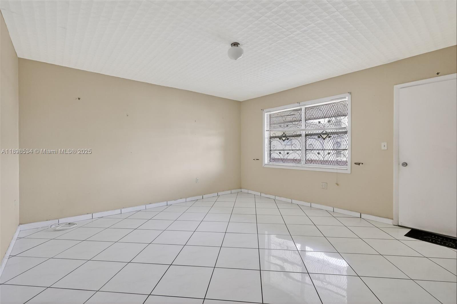 MAR-LEN GARDENS NO 11 COR - Residential