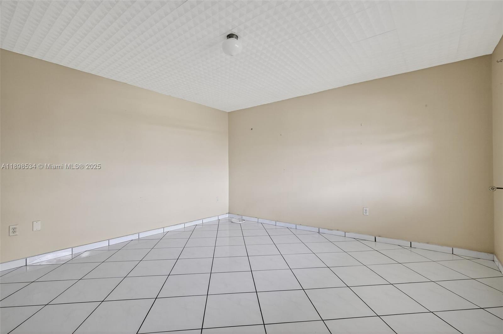 MAR-LEN GARDENS NO 11 COR - Residential