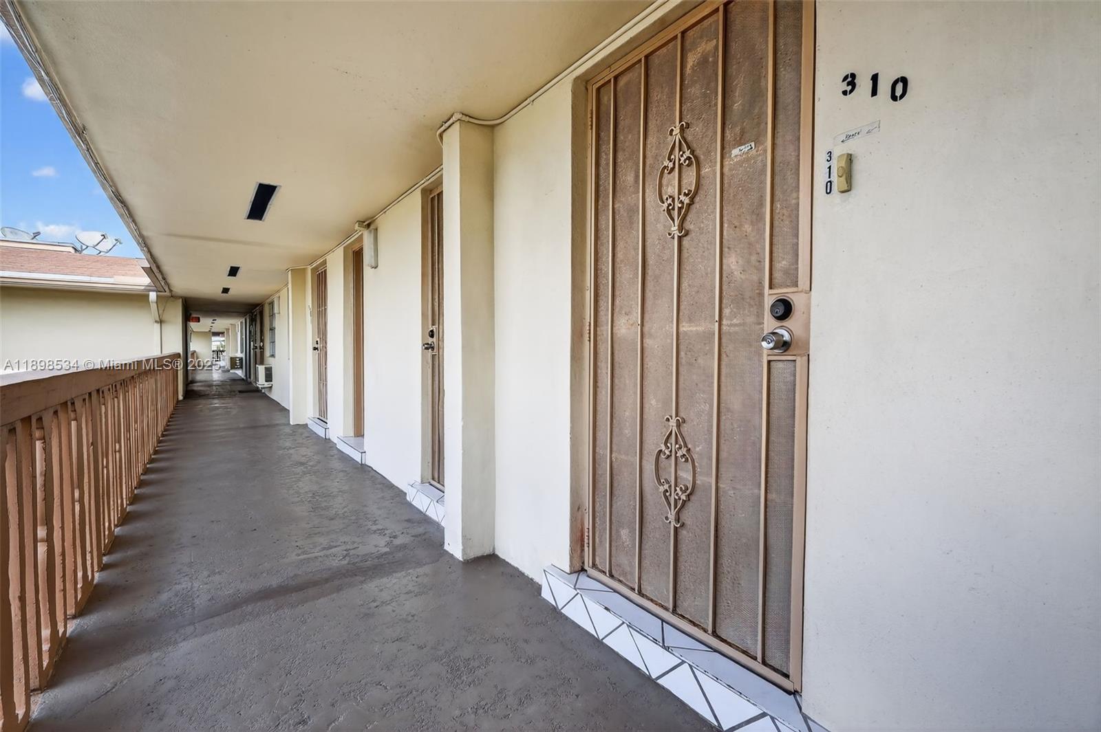 MAR-LEN GARDENS NO 11 COR - Residential