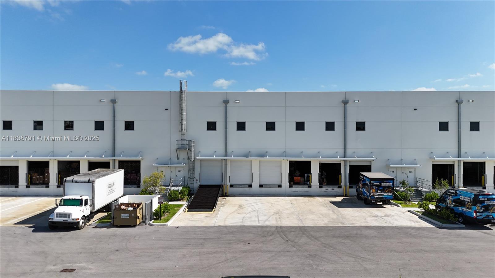 This property presents an excellent opportunity for businesses seeking a modern industrial space in a prime location. Offers contemporary design and infrastructure. Situated in Doral, A prominent industrial hub in Miami-Dade County with proximity to Major Highways. 32' Ceiling Heights, Built 2023, Fully Sprinklered, Rear Loaded