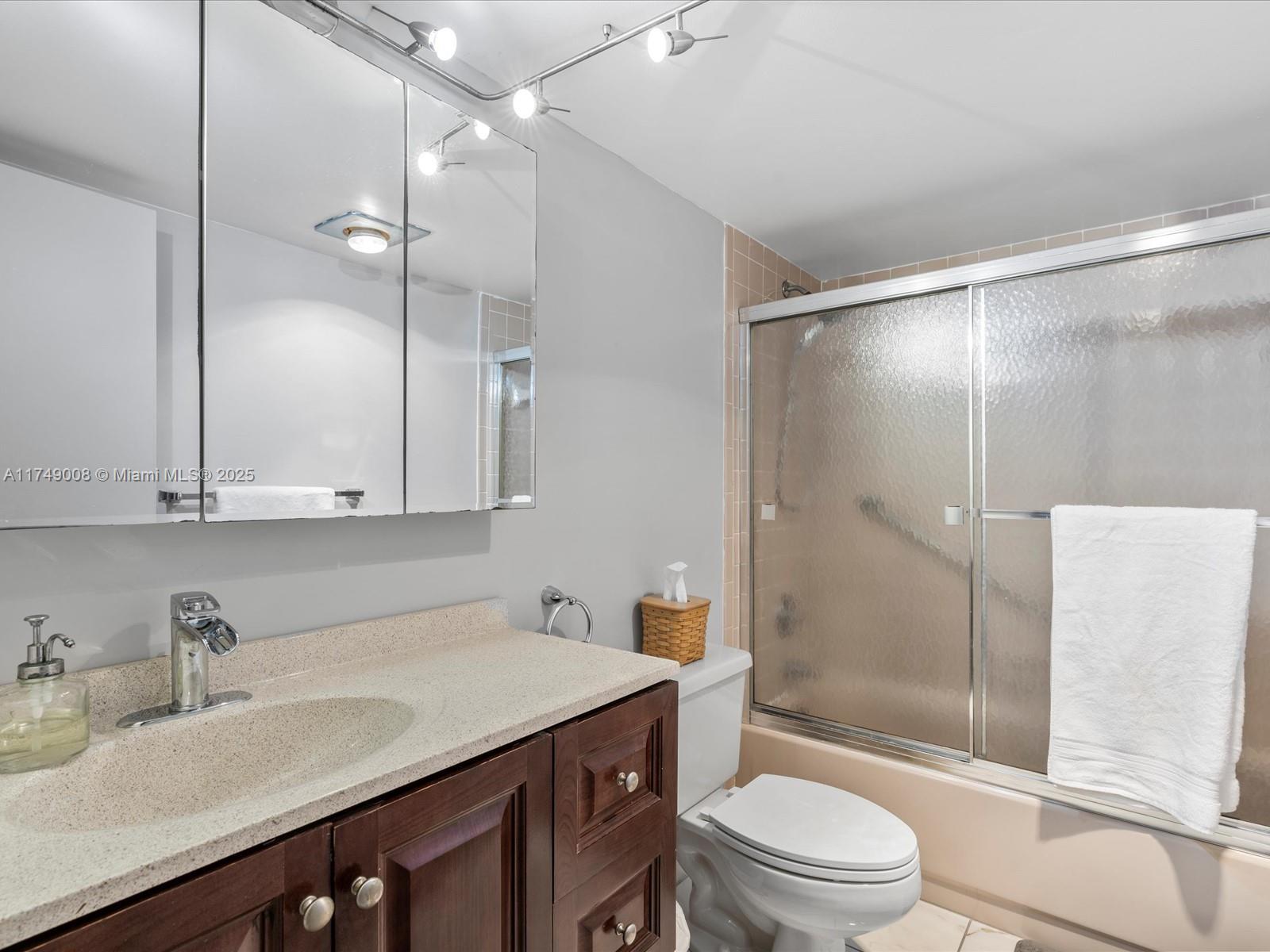 MEADOWBROOK LAKES VIEW CO - Residential