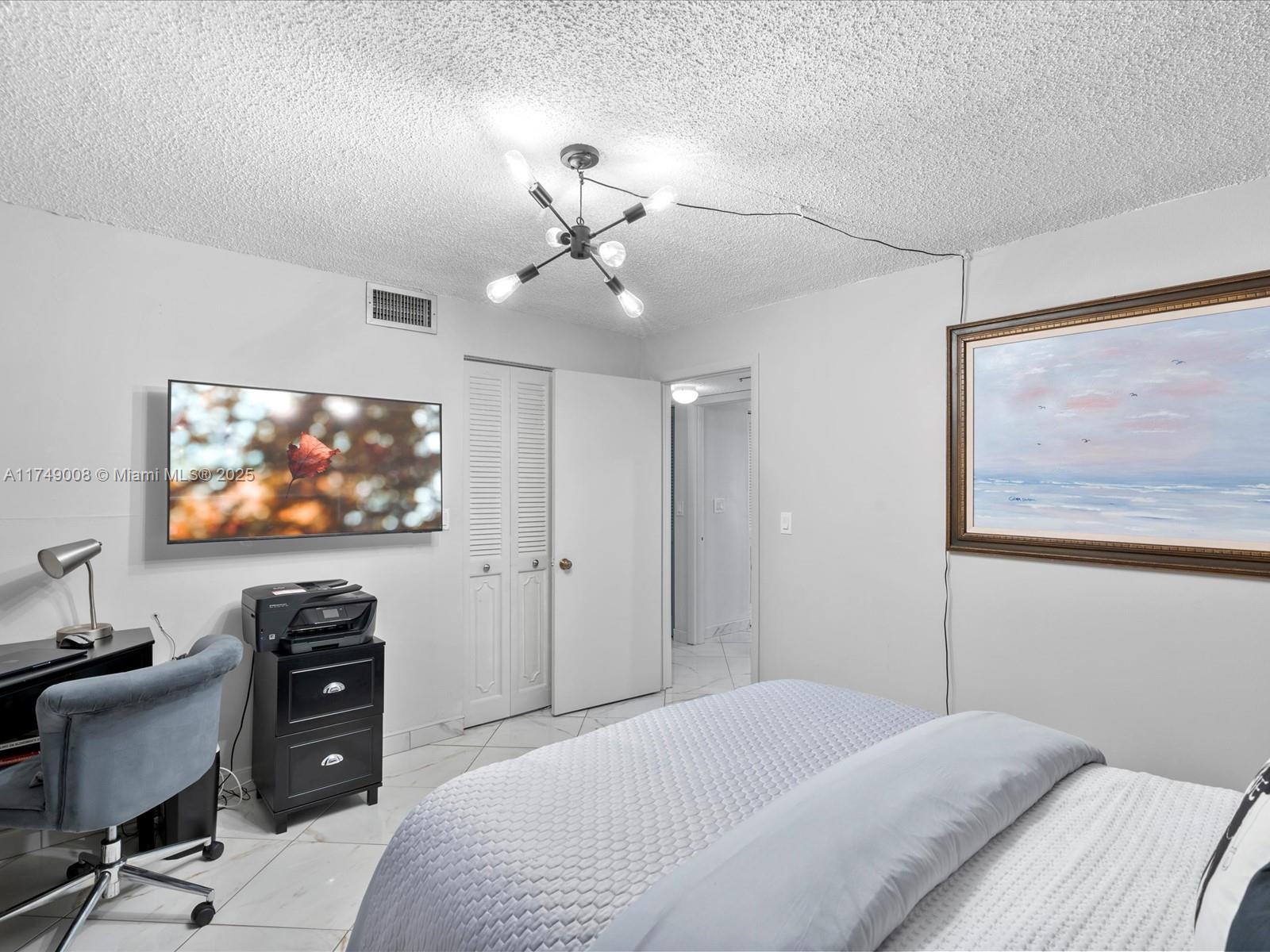 MEADOWBROOK LAKES VIEW CO - Residential