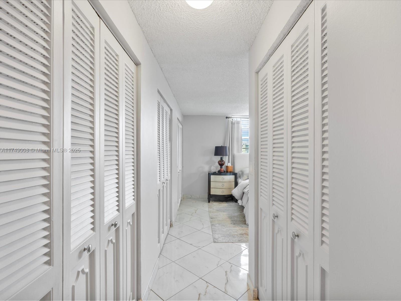 MEADOWBROOK LAKES VIEW CO - Residential