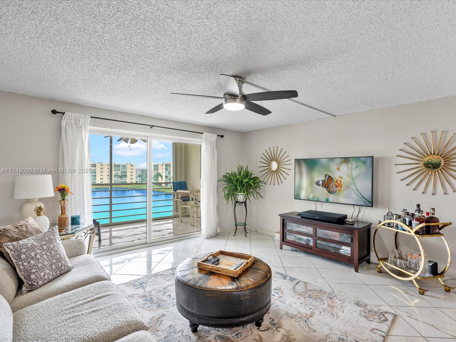 MEADOWBROOK LAKES VIEW CO - Residential