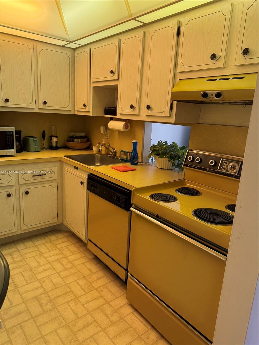 OAKBROOK II CONDO - Residential