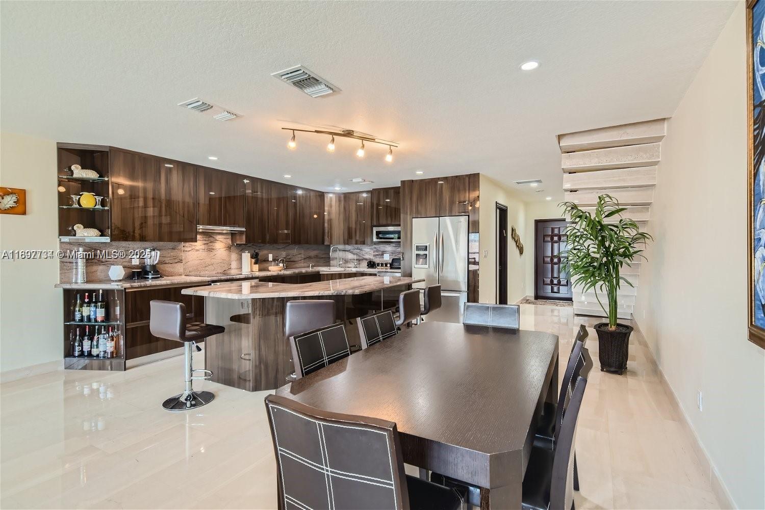 EASTERN SHORES GARDEN APT - Residential Lease