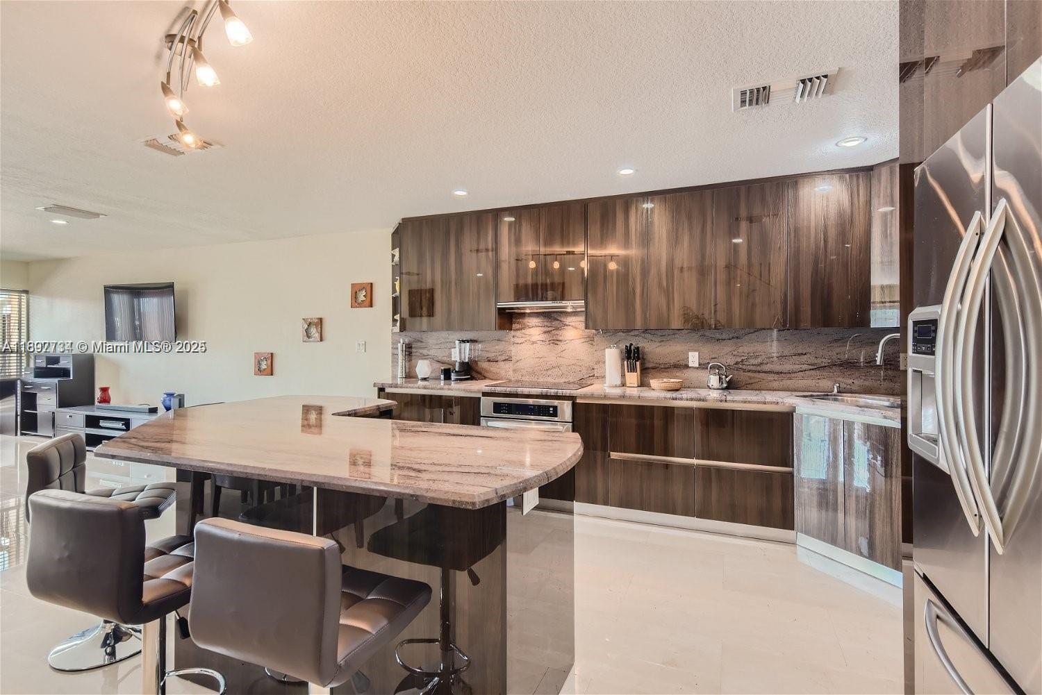 EASTERN SHORES GARDEN APT - Residential Lease