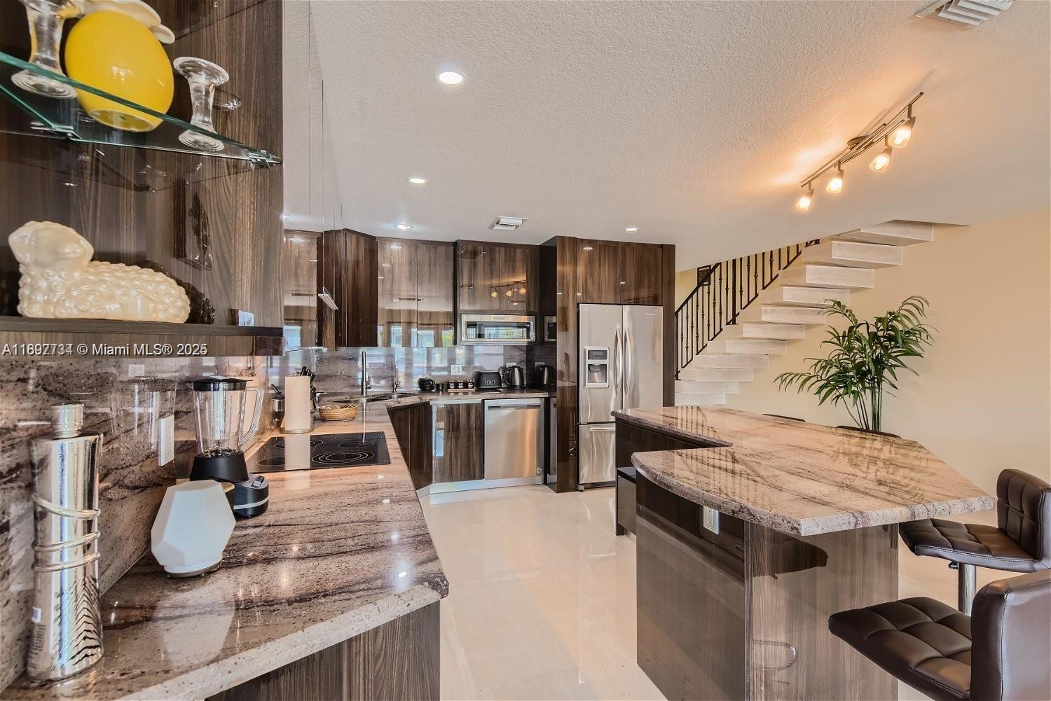 EASTERN SHORES GARDEN APT - Residential Lease