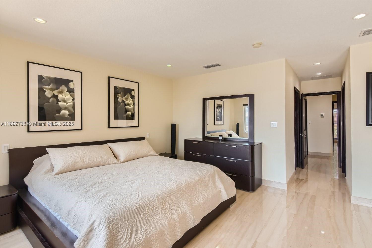 EASTERN SHORES GARDEN APT - Residential Lease