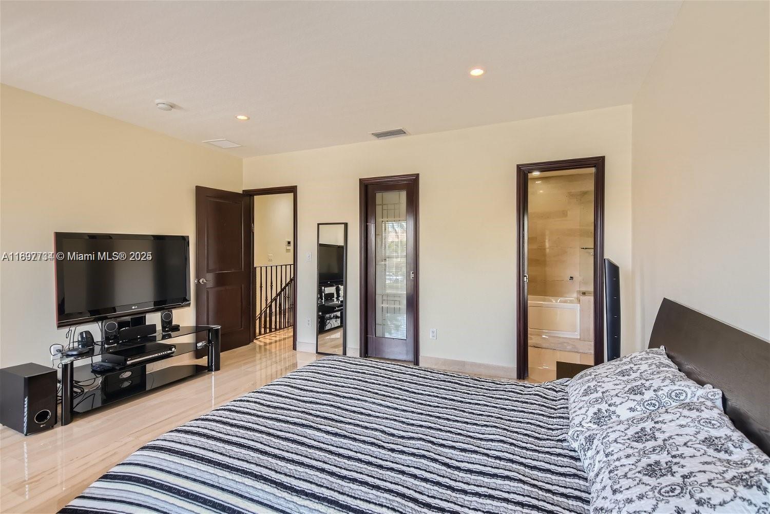 EASTERN SHORES GARDEN APT - Residential Lease